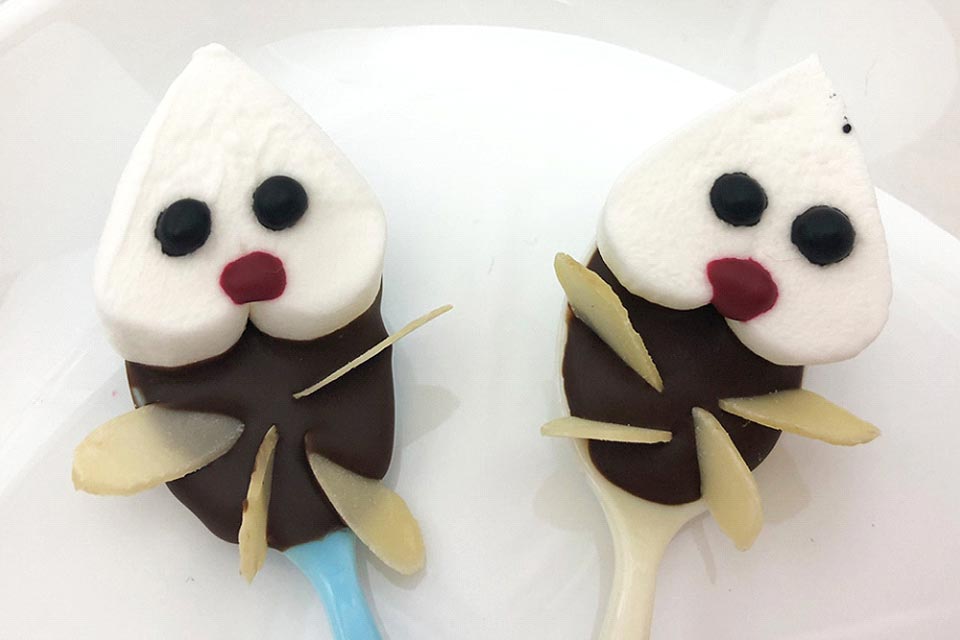 宇宙空間に漂う赤ちゃん